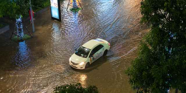 Electric Cars Explode When Flooded